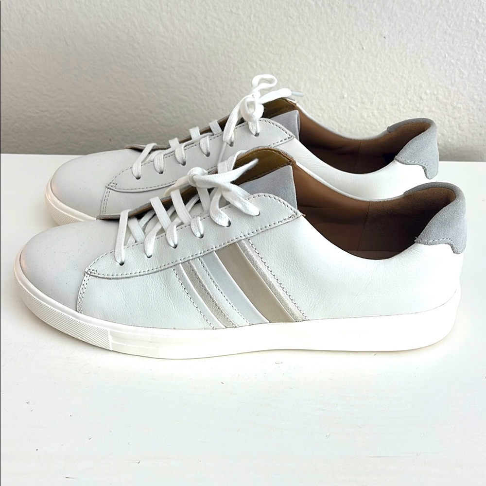 NWT Clarks Women’s Un Maui Band, White Combi Sneakers - Size 10